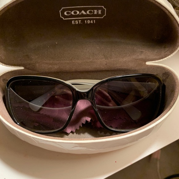 Coach Sunglasses and Case Included - Picture 1 of 3